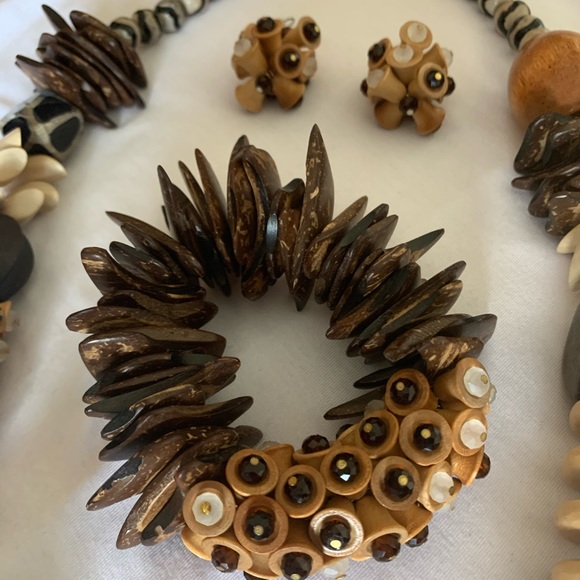 Unique beaded necklace - Picture 7 of 11